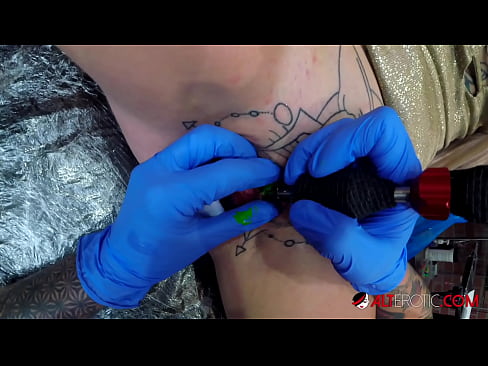 ❤️ Ekstremt tatovert hottie Sully Savage tok en tatovering på klitoris ❌ Bare porno ved no.eviewporn.ru ❌❤